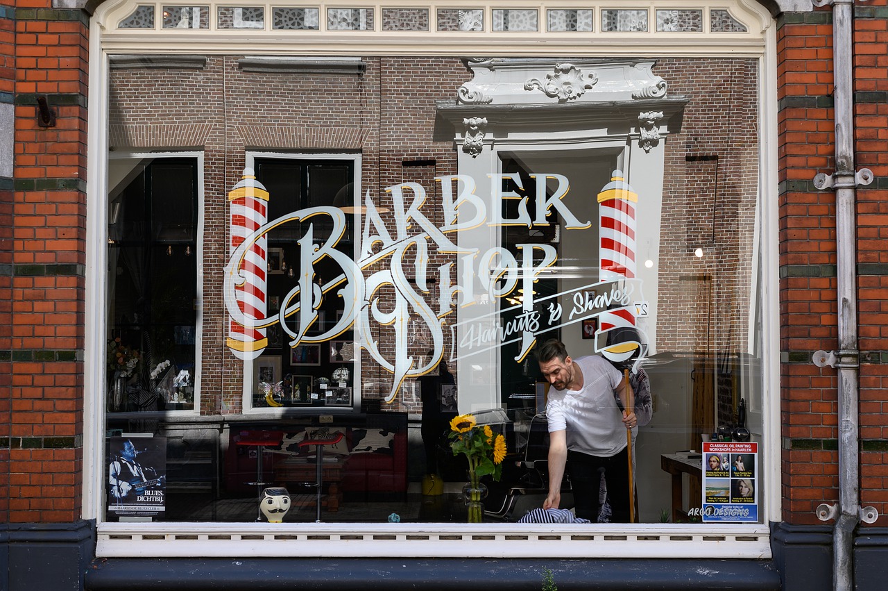 Cara Mengembangkan Usaha Barbershop Menguntungkan
